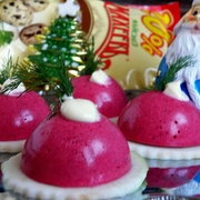 Пикантный  свекольный мусс селедкой и майонезом «МахееевЪ».