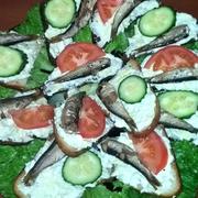 Гренки-бутерброды со шпротами.