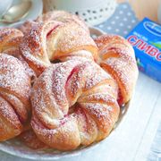 Булочки с начинкой из клюквы