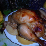 Курица в чесночном маринаде с айвой