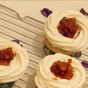 имбирные кексы с яблочной начинкой внутри