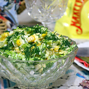 Салат из пекинской капусты с сыром и кукурузой