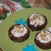 Десерт из зефира с джемом.