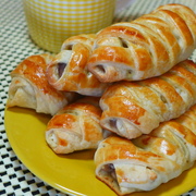 Косички из слоёного теста с курицей и грибами