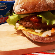 Сочный острый бургер