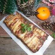 Мясной террин с орехами и сушеной клюквой