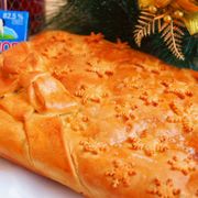 Домашний пирог с мясом утки , луком и рисом