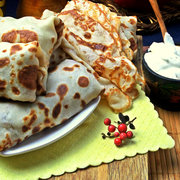 Блинчики с мясом и брусникой