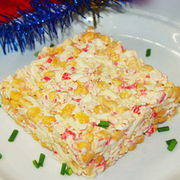 Салат с крабовыми палочками и кукурузой на Новый год