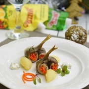 Запеченный окунь с яблочным пюре.