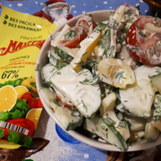 Овощной салат с сыром и чесноком