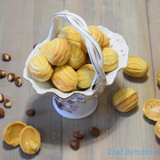 Орешки с варёной сгущенкой и фундуком.