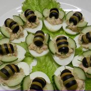 Фаршированные яйца "Пчелки" к Новогоднему столу