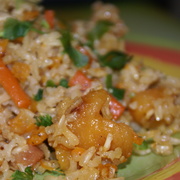 Плов из коричневого риса с тыквой, курагой и изюмом