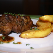 Баранья лопатка в лаймово-тимьяновом маринаде с карамелизованной айвой