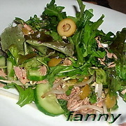 Салат с руколой и тунцом