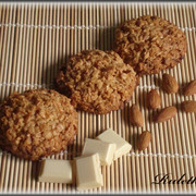 Печенье из овсяных хлопьев с миндалём и шоколадом