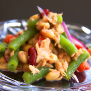 Салат с фасолью и тунцом