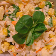 Вкусный салат на скорую руку из остатков риса, омлета, крабовых палочек.