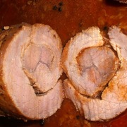 Говяжья пастрома с мёдом, паприкой и соевым соусом.