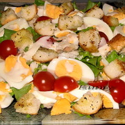 Салат с копченой рыбой а ля "Цезарь"