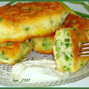 Оладьи на кефире с зеленым луком