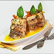 Рулетики из окуня с цитрусовым маслом и зирой.