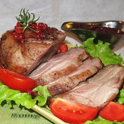 Свинина с брусничным соусом