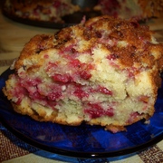 Творожный кекс с брусникой