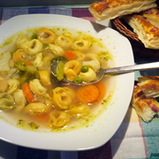 Овощной суп с тортеллини (из серии „Быстрые супы“)