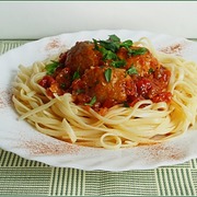 Лингвини с рыбными фрикадельками в томатном соусе