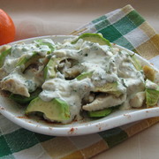 Салат с  морским окунем и авокадо