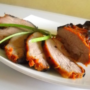 Свиная пастрома с медом, горчицей и паприкой.