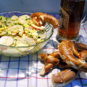 Баварский салат с редиской, редькой и яично-горчичной запрaвкой