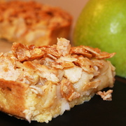 Парижский шик - яблочный тарт с миндальным нугатином.