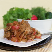 Свинина жаренная с редисом и яблочным соком