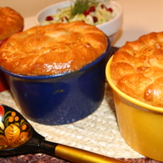 Ужин по-русски: духовые цыплята по-московски и салат из  капусты с клюквой.