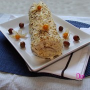 Бисквитный рулет с сливочно-творожным кремом и орехами