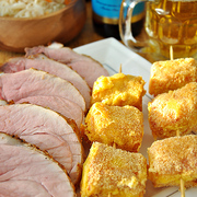 Жаркое из свиного филе в маринаде Löwenbräu и шашлычки из сыра с беконом /рецепт от Löwenbräu