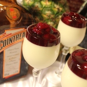 Панна-котта ванильная с конфитом из вишни