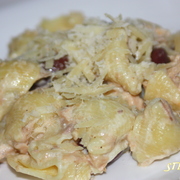 Паста с тунцом, каперсами и оливками.