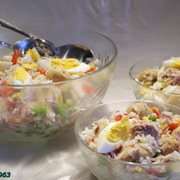 Рисовый салат с тунцом