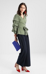 Тренд весна-лето 2018. Блузка с оборками Vila